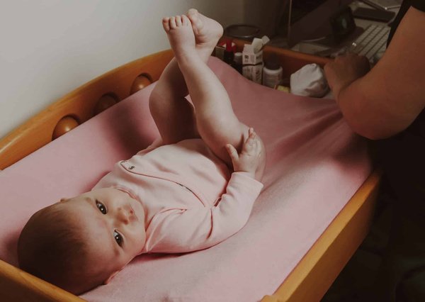 Économisez de l'espace avec une table à langer murale ikea